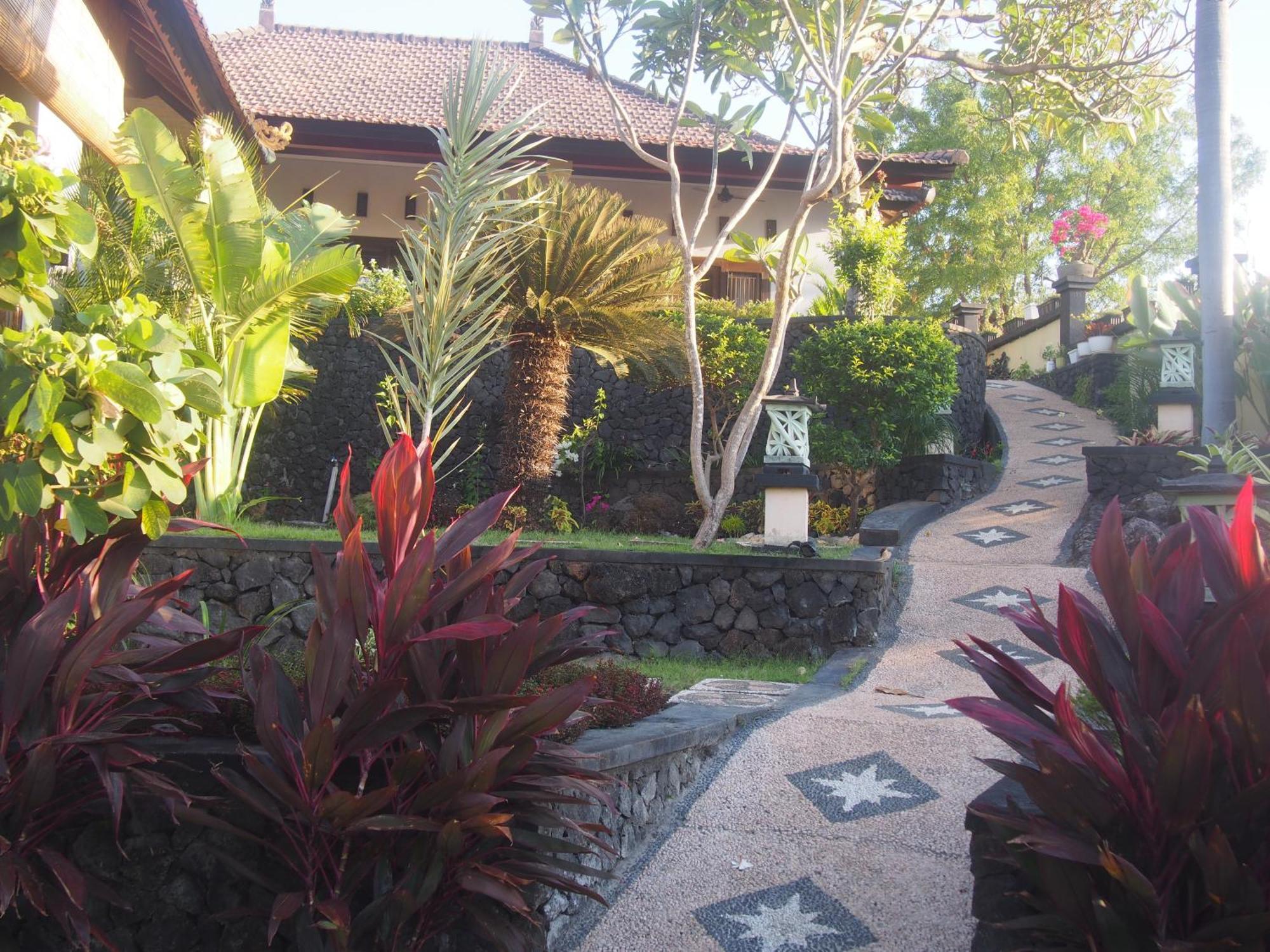 Villa Omah Semar Tulamben Esterno foto