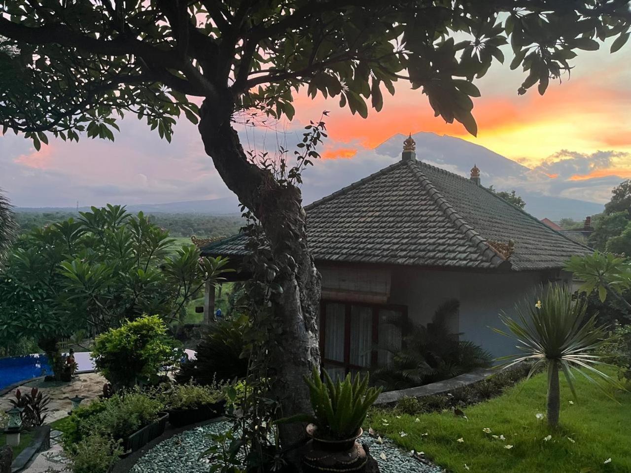 Villa Omah Semar Tulamben Esterno foto